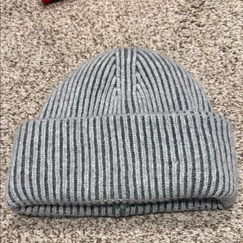 Grey beanie - Picture 3 of 5